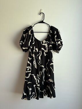 Nine West Black and Cream Puff-Sleeve Midi Dress